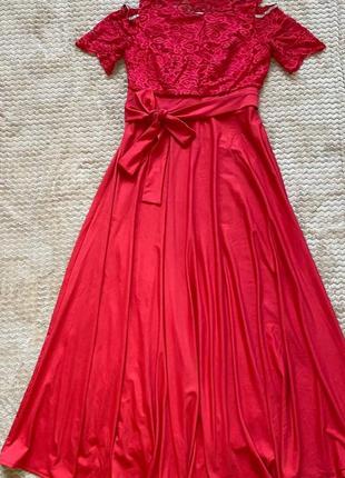 Сукня міді в червоному кольорі