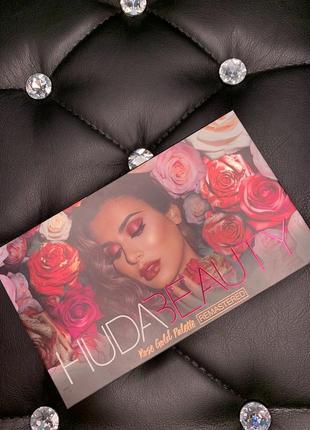Палетка теней huda beauty the rose gold remastered