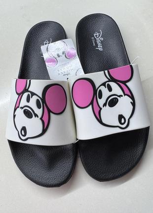 Нові шлепанці primark