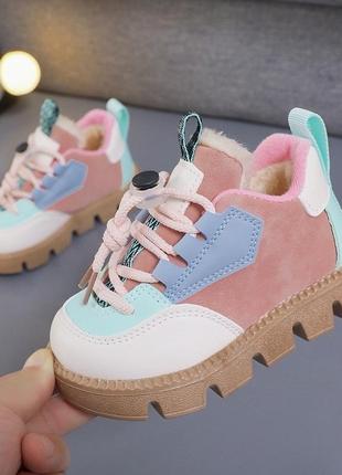 Утепленные кроссовки для девушек