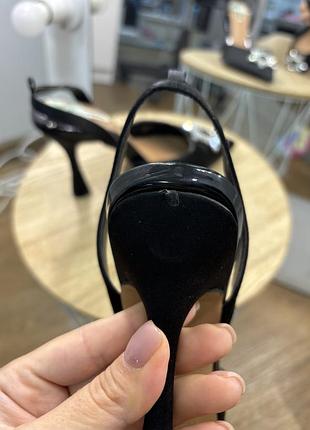 Туфлі на каблуку