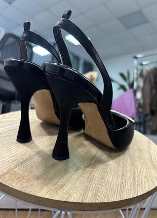 Туфлі на каблуку