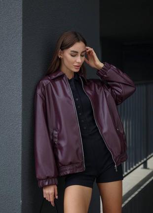 Бомбер на осінь