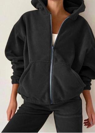 Женский спортивный костюм