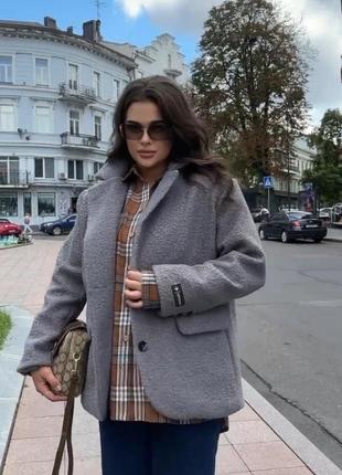 Пальто коротке букле