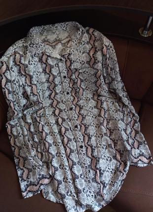 Рубашка рубашка из вискозы с змеиным принтом