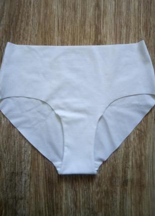 Шикарные, базовые, котовые, бесшовные, трусики, в белом цвете, от дорогого бренда: calida