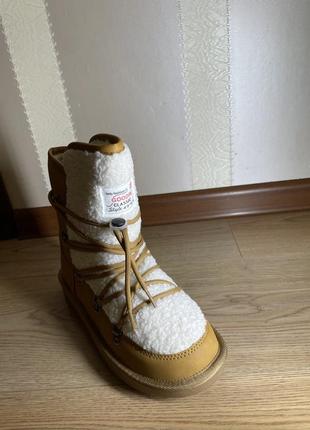 Жіноче зимове взуття