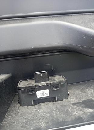 31674801 - volvo xc40, кнопка открытия багажника