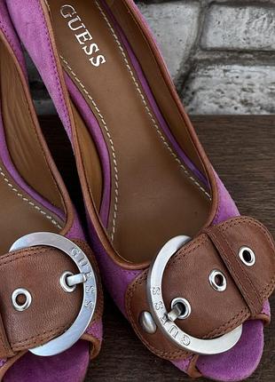 Яркие туфли лодочки