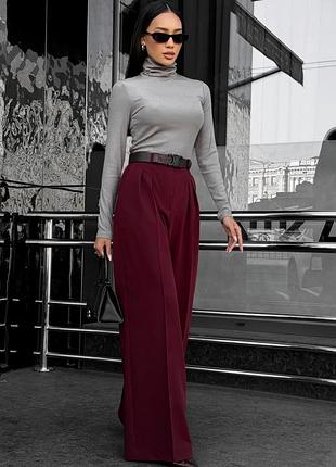 Стильные брюки палаццо в трендовом цвете