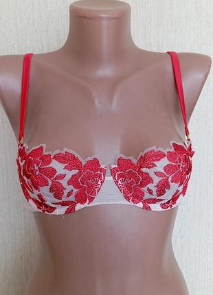 Изысканный бюстгальтер балконет