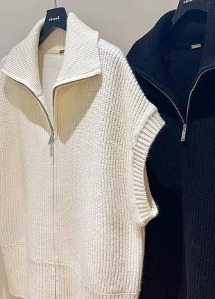 Вязаный жилет на молнии с горловиной🔥 незаменимая база, отлично сочетается с другими...