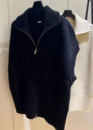 Вязаный жилет на молнии с горловиной🔥 незаменимая база, отлично сочетается с другими...