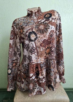 Блуза стретчевая. лонгслив с горловиной. туника с баской. в цветочек. бежевый, коричневый, капучино.