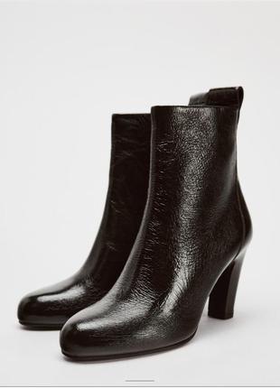 Лаковые ботинки ботильоны зара zara яоботы сапожки овальные кожаные ботинки на каблуке бордо бордовые