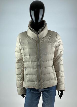 Стильный фирменный пуховик с натуральным мехом