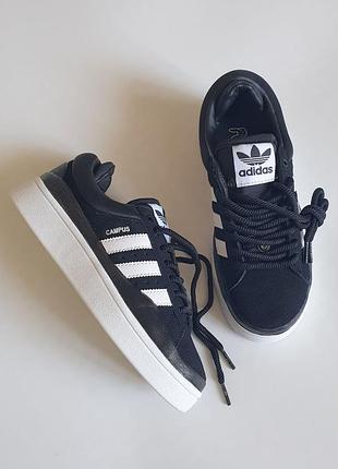 Стильні брендові кросівки