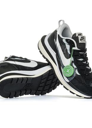 Стильные кроссовки высокого качества в стиле nike vaporwaffle sacai black white1 фото