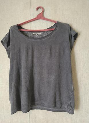 Женская футболка bleckbox p.48-50