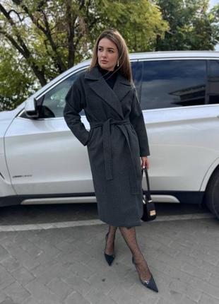Кашемировое демисезонное пальто на запах прямого кроя с карманами с поясом