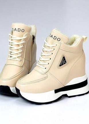 В наличие высокие теплые сникерсы на меху, женские кроссовки в бежевом цвете, белая скрытная танкетк