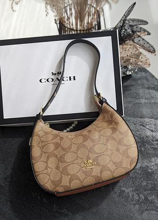 Жіноча сумка багет coach бежевий