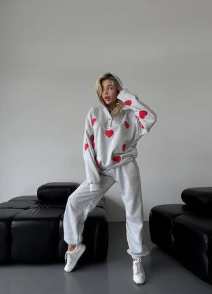 Женский спортивный костюм