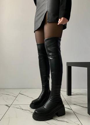 Ботфорты на массивном каблуке 😍