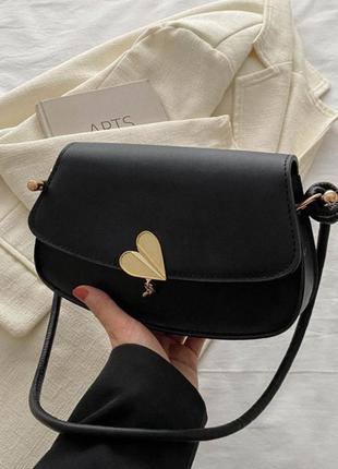 Миленька сумочка з застібкою у вигляді сердечка 💘