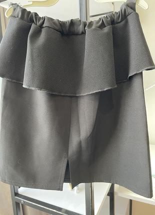 Новая черная юбка с разрезом и оборкой для девочки 9-11 лет3 фото