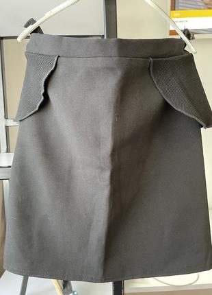 Новая черная юбка с разрезом и оборкой для девочки 9-11 лет4 фото