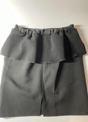 Новая черная юбка с разрезом и оборкой для девочки 9-11 лет7 фото