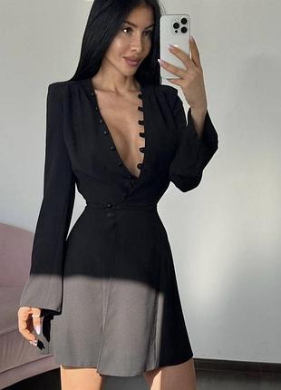 Платье с открытым декольте