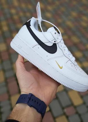 Жіночі шкіряні кросівки nike force  білі з чорним та золотом літні кросівки найк форс
