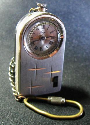 Годинник будильник-променя дорожні кишенькові зір у справному стані!!