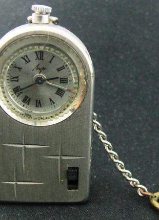Годинник будильник-променя дорожні кишенькові зір у справному стані!!