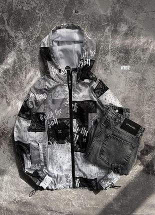 Чоловіча сіра з квадрантним візерунком осіння куртка плащівка на блискавці з капюшоном