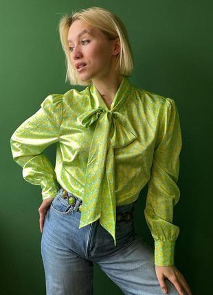 Лаймова салатова атласна блузка сорочка з акцентним бантом