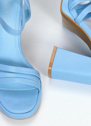 Элегантные женские голубые босоножки на каблуке летние эко-кожа лето4 фото