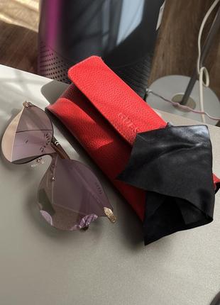 Солнцезащитные очки гуess