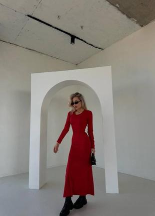 Базовое платье миди прямого кроя с завязками на спине из качественной ткани резинки в рубчик красная розовая стильная трендовая