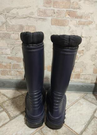 Резиновые сапоги.