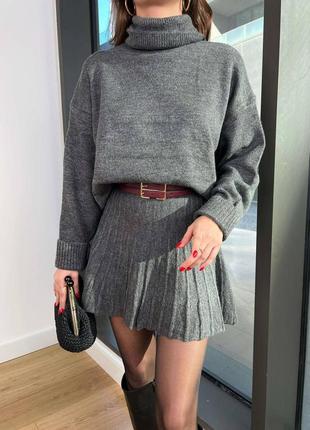 Трендовый вязаный костюм с юбкой и свитером oversize