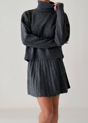 Трендовый вязаный костюм с юбкой и свитером oversize