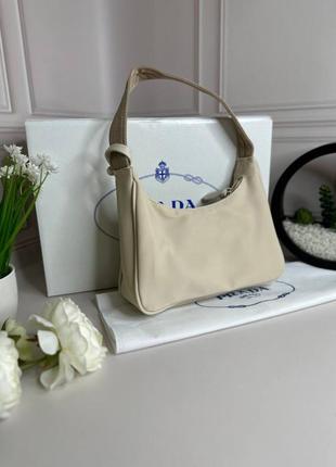 Жіноча сумка re-nylon prada re-edition 2000 mini-bag бежева wb0475 фото