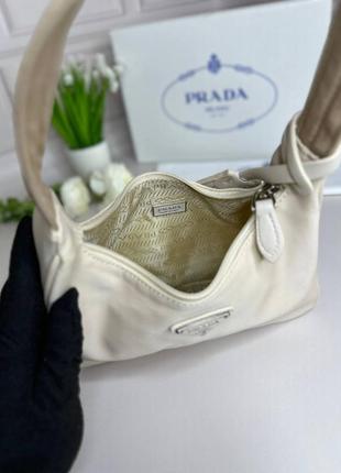 Жіноча сумка re-nylon prada re-edition 2000 mini-bag бежева wb0474 фото