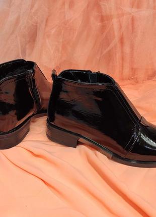 Лаковые женские ботиночки на маленьком каблуке  40 р-р5 фото