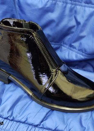 Лаковые женские ботиночки на маленьком каблуке  40 р-р7 фото