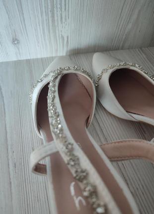 Праздничные свадебные атласные туфли лодочки со стразами на среднем каблуке уценка🔥🔥🔥7 фото